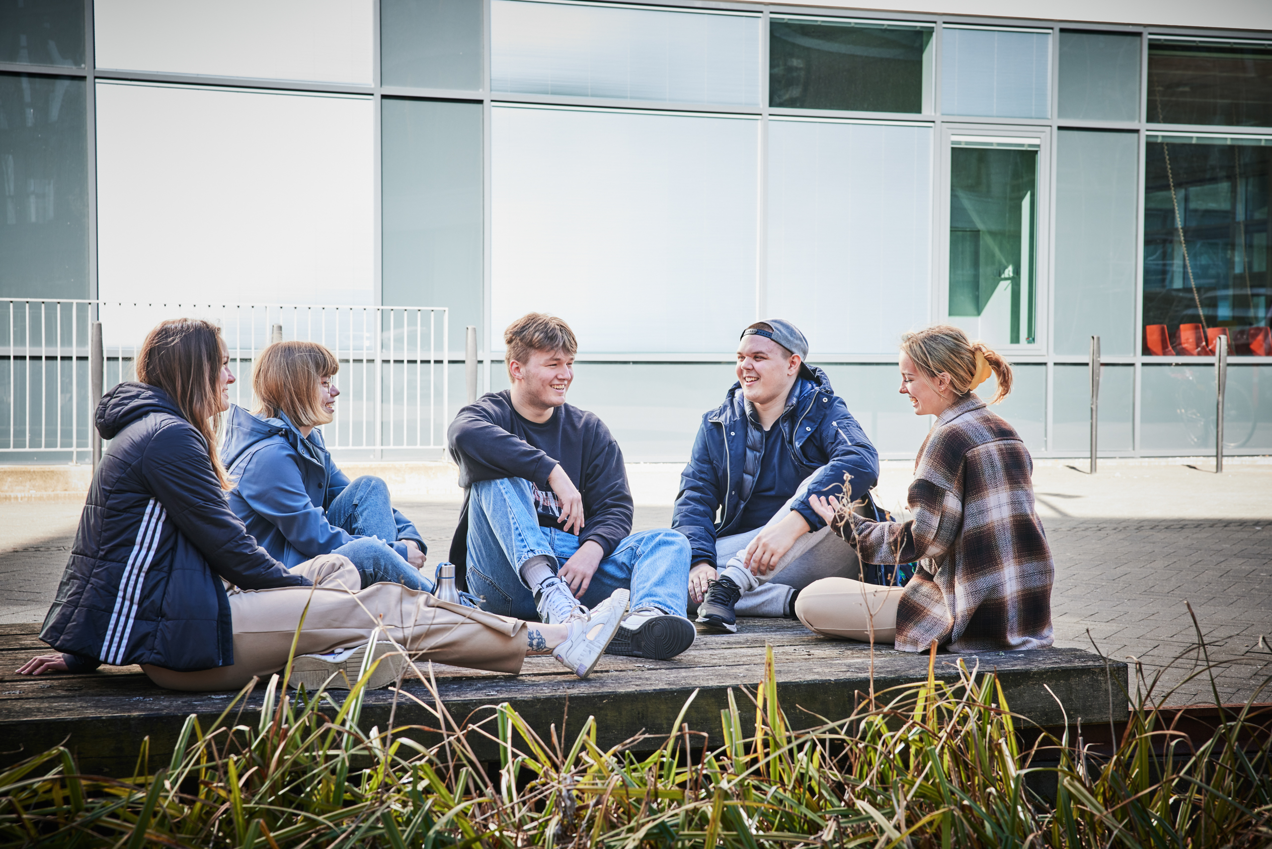 Glade elever uden for skolen