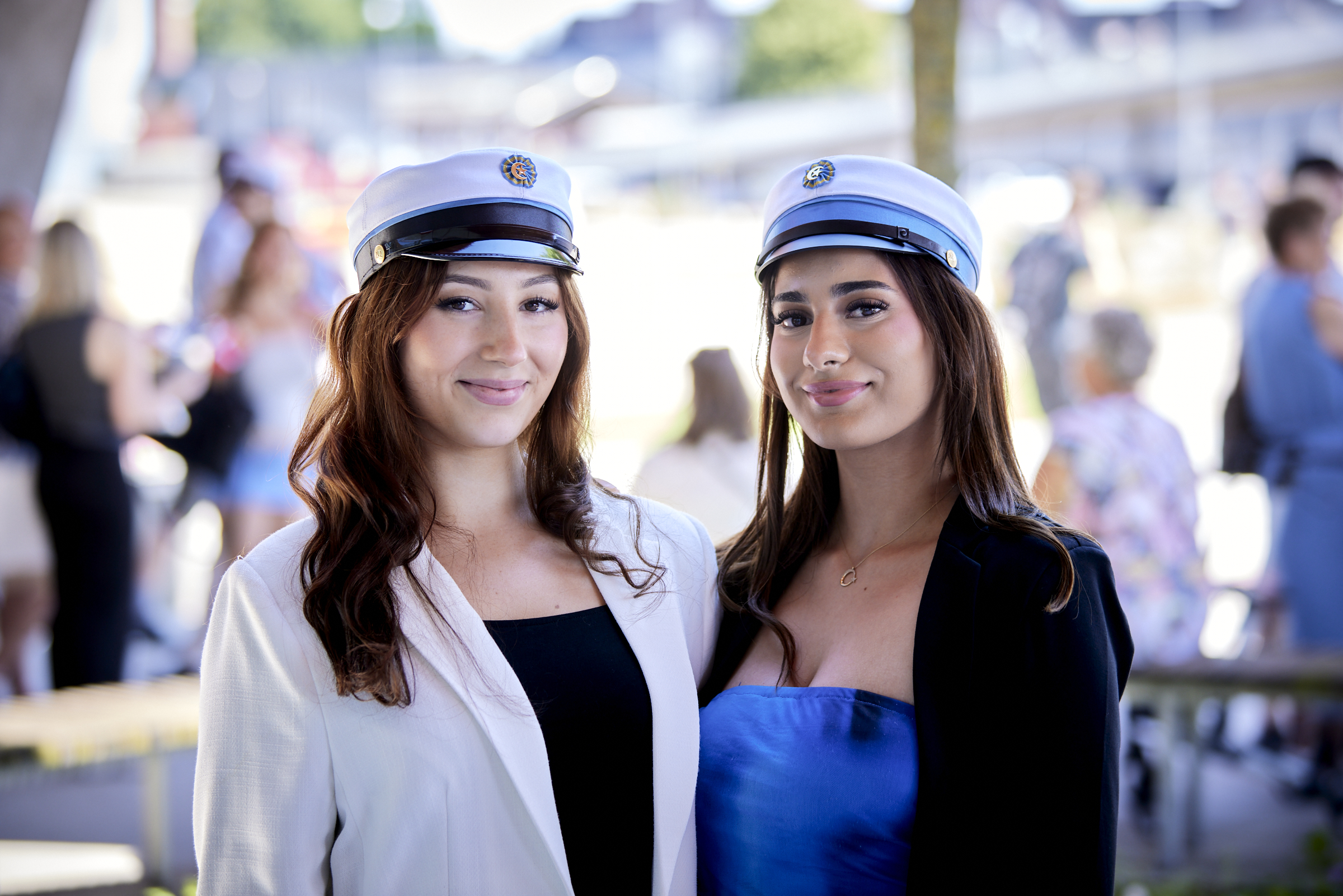 Kursister der går på trappe